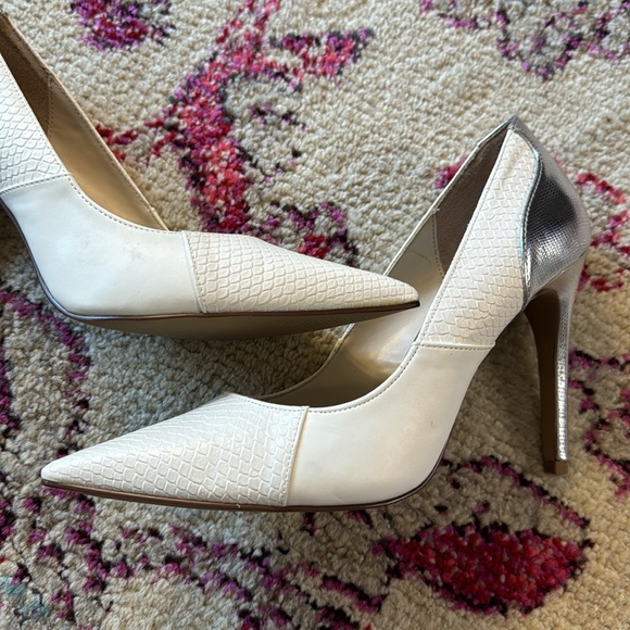 Rock n’ Republic White & Silver Heels - Picture 6 of 7